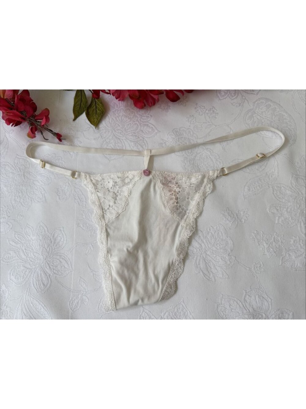 VICTORIA'S SECRET L WHITE SILKY W LACE BOW STRAPPY  V STRING THONG PANTIES NWT